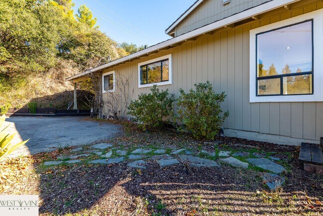 Building Photo - Oceanview Mountain Retreat Home On 3+ Acres