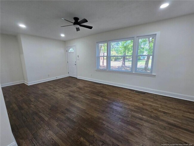 Building Photo - 4909 Walnut Dr