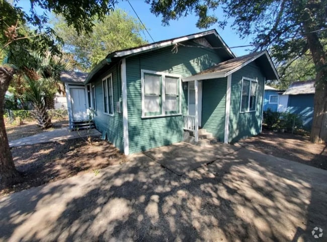 Building Photo - 305 E Lambert St