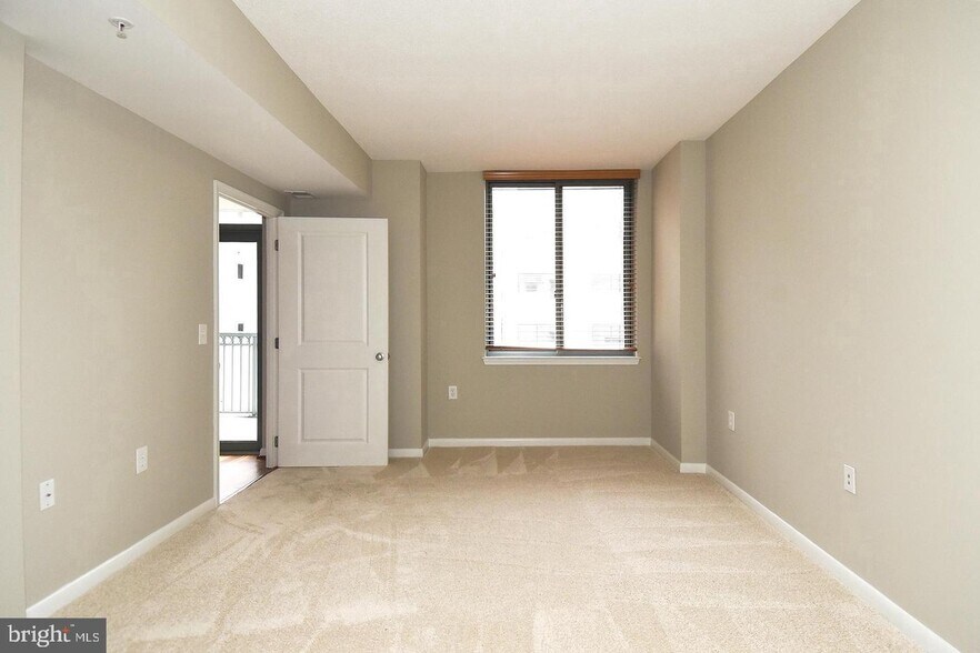 Building Photo - 851 N Glebe Rd