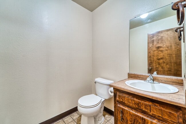 Building Photo - Spacious 4-Bedroom Home with Fenced Yard a...