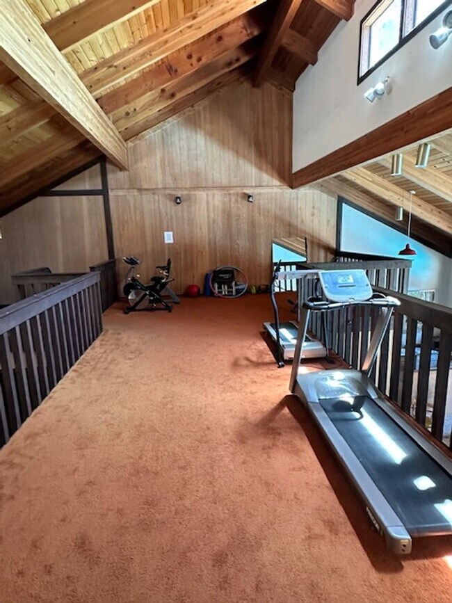 Building Photo - True Skier's Condo! Available for a Season...