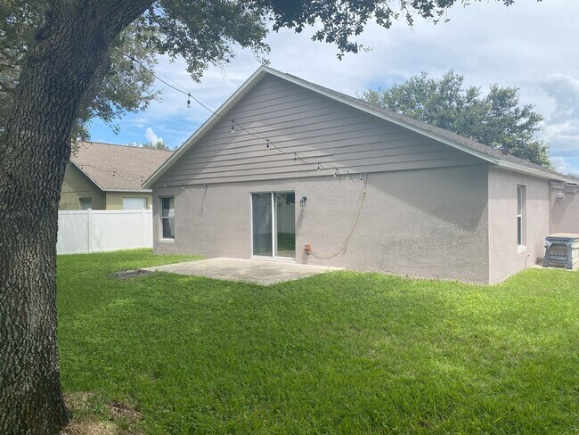 Building Photo - Beautiful Home Located In Tavares
