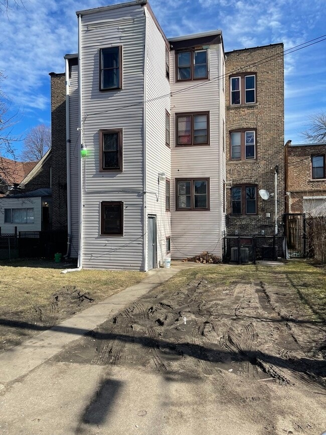 Building Photo - 6840 S Calumet Ave