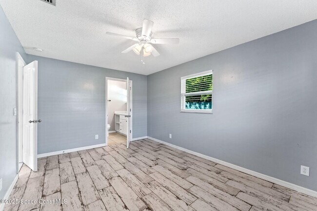 Building Photo - 1565 Venus St