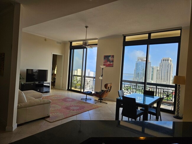 Building Photo - 801 S Olive Ave