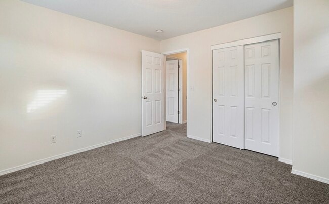 Building Photo - 3454 SE Northwood Way