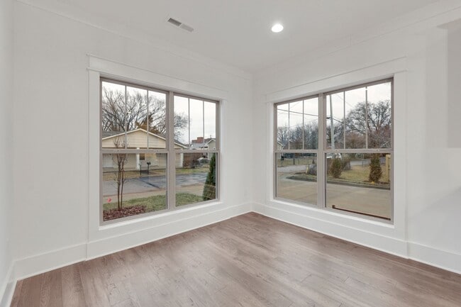 Building Photo - 609 Lee St