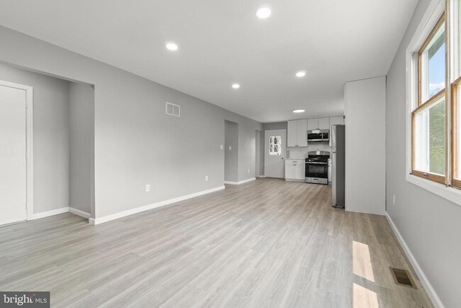 Building Photo - 615 Fairmount Dr