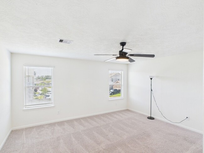 Building Photo - 15643 Fellswood Dr