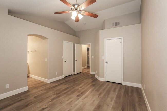 Building Photo - 4141 Oak Bay