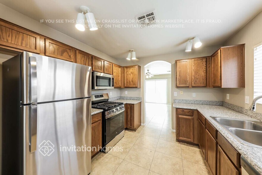 Building Photo - 12563 W Charter Oak Rd