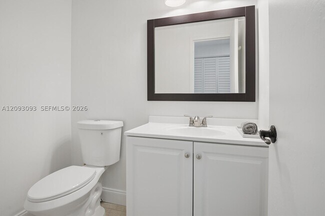 Building Photo - 3505 S Ocean Dr