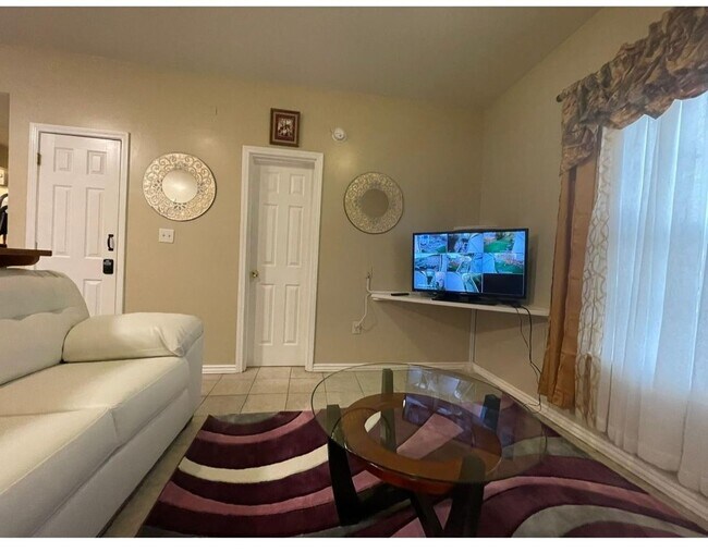 Building Photo - 3 Bedroom Single Family Home in Herndon