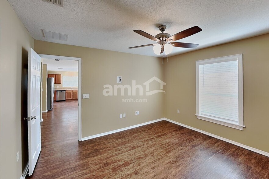 Building Photo - 1733 Strathmore Cir