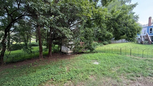 Building Photo - Newly Refreshed Rambler in Convenient Loca...
