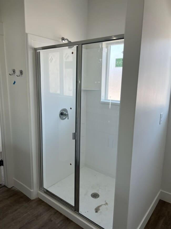 Building Photo - Beautiful home with pickle ball court, 2 car garage and central air