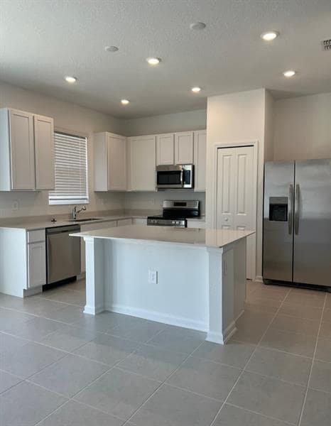 Building Photo - 2584 Skyline Lp