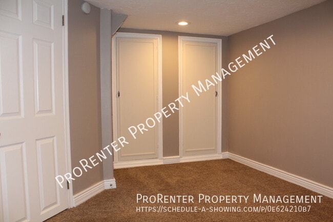 Building Photo - 747 E 22nd St