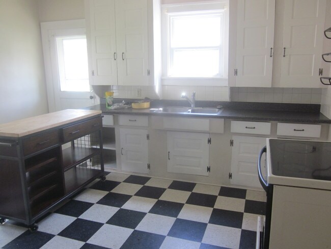 very large kitchen with island - 2872 Indianola Ave