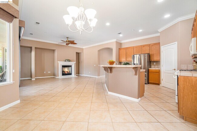 Building Photo - 599 Pomona Dr