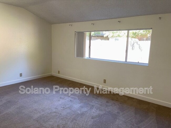 Building Photo - 110 Oxford Ct