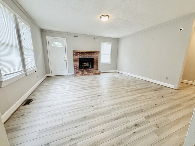 Building Photo - 1020 Betsy Dr