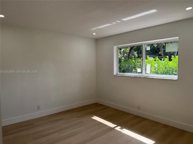 Building Photo - 890 SW 28th St