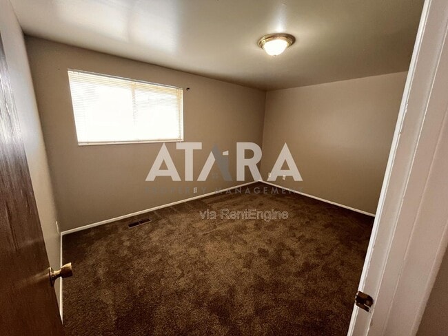 Building Photo - 330 N 100 E