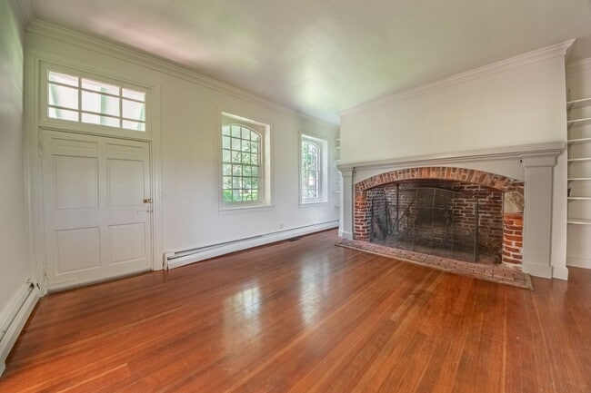 Building Photo - UNIQUE OFFERING-HISTORIC CAPE COD ON URBAN...