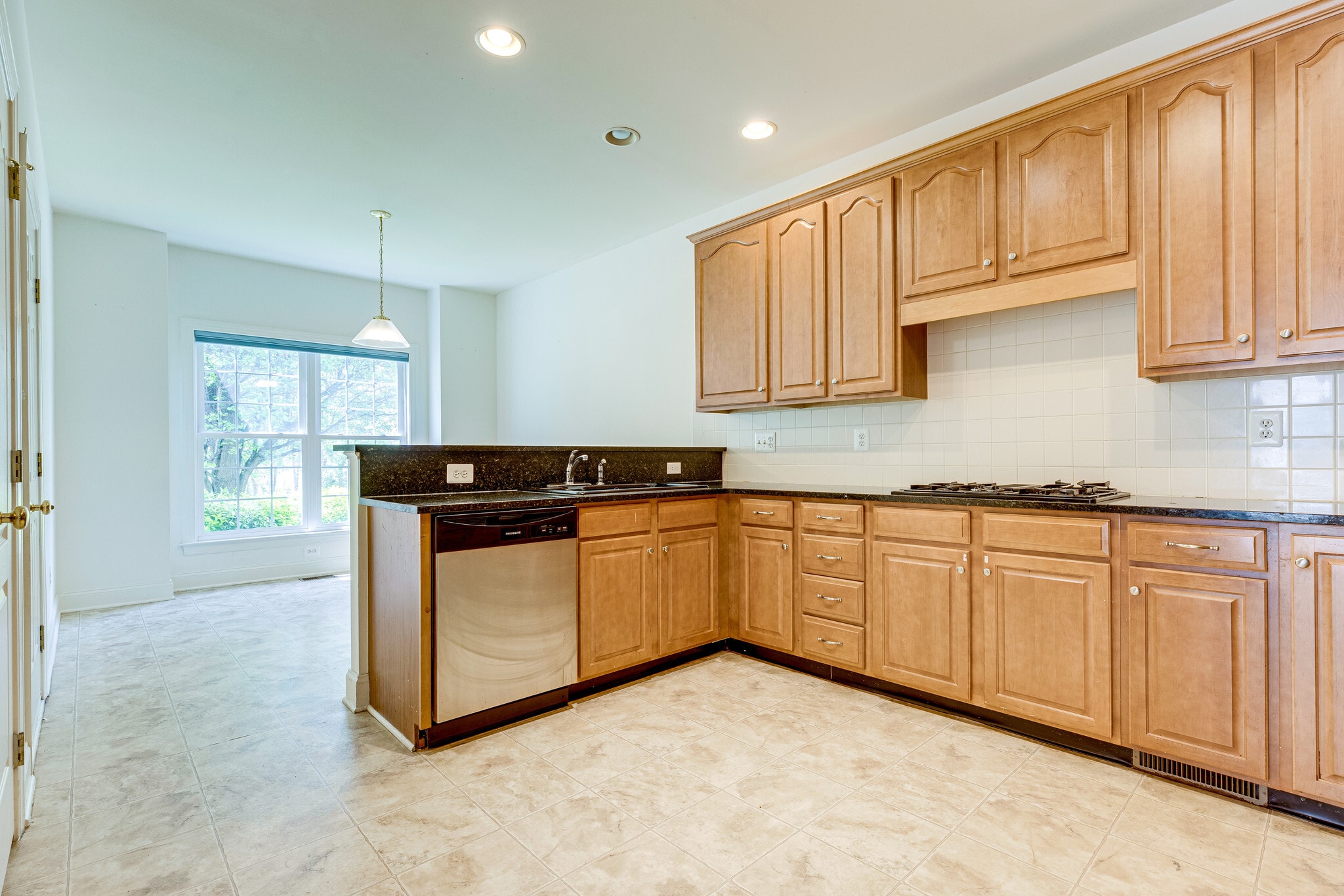Kitchen w breakfast nook - 25634 Creek Run Ter