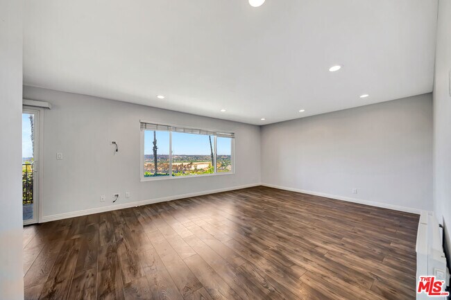 Building Photo - 3606 Vista Rey