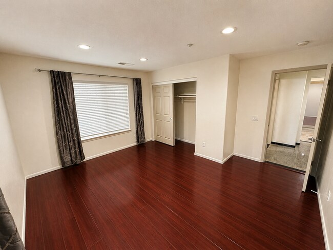 Building Photo - 621 Marbella Ct
