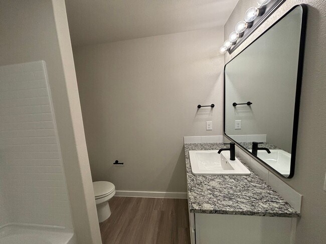 Building Photo - Pre leasing for July, Bell farms!