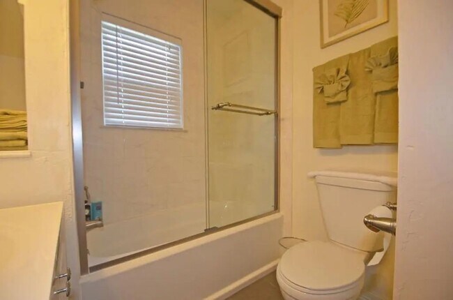 Building Photo - ME ME