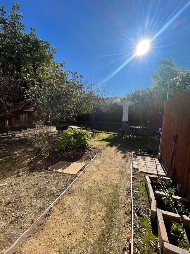 Building Photo - 3050 122-124 Allen Street