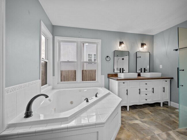 Building Photo - 705 Riva Ridge Rd