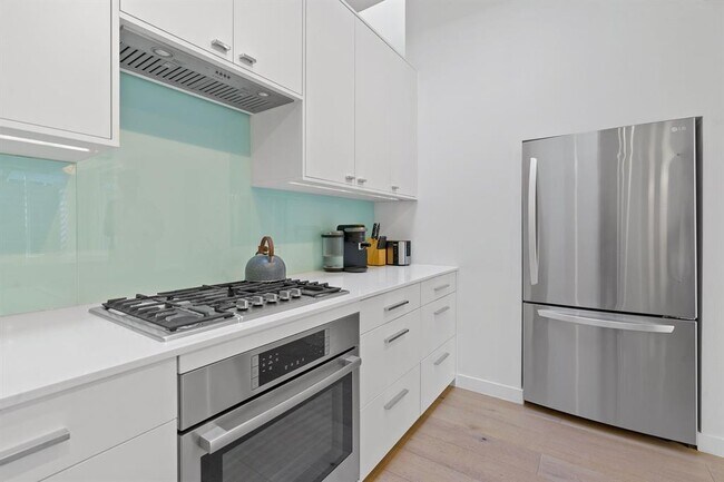 Building Photo - 2418 S 5th St