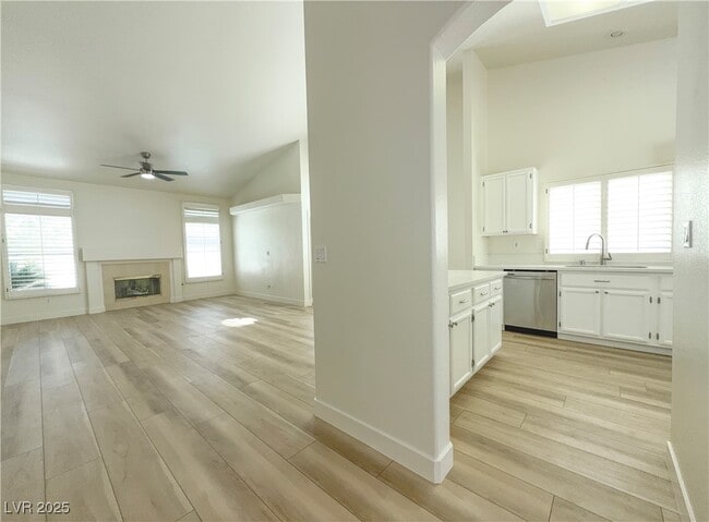 Building Photo - 1738 Navarre Ln