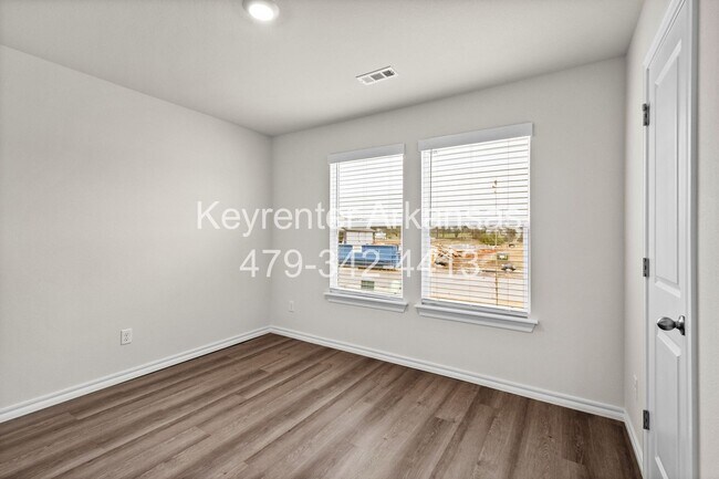 Building Photo - Gorgeous Home in Gentry!