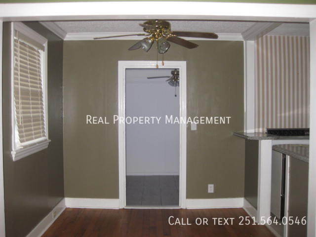 Building Photo - 5105 Pineview Ln S