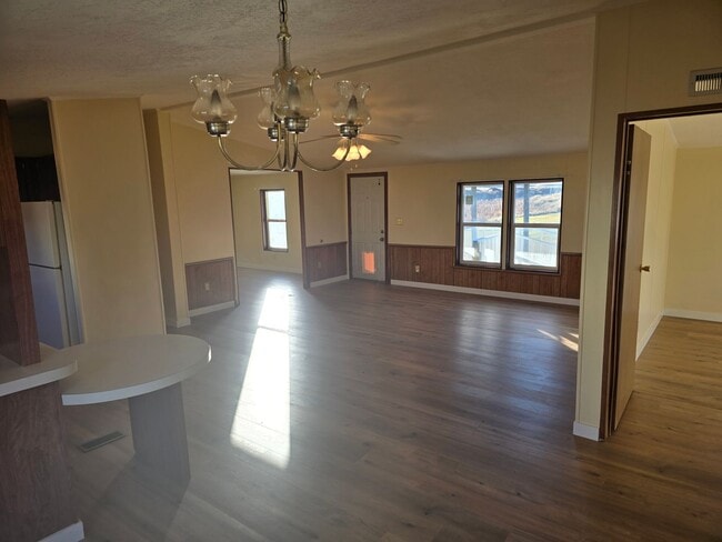Building Photo - 409 Waters St