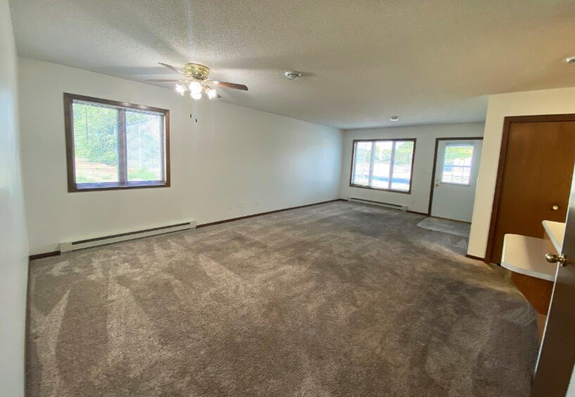 Building Photo - 1411 W Elm Ave