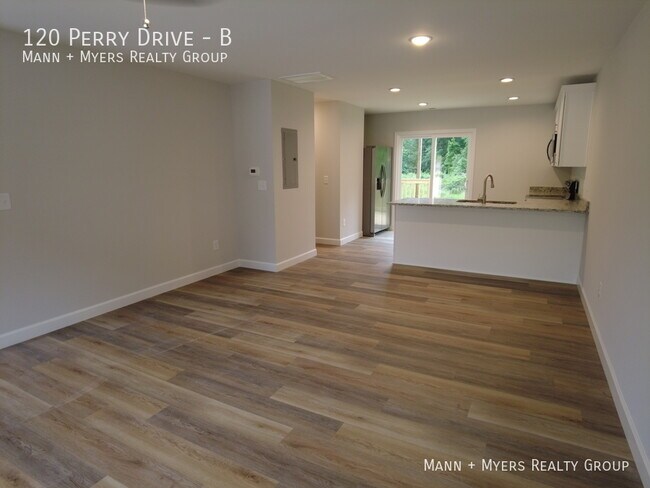 Building Photo - 120 Perry Dr