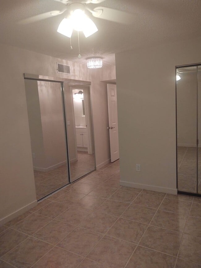 Building Photo - Lovely Condo for rent  ( New Lower Price)