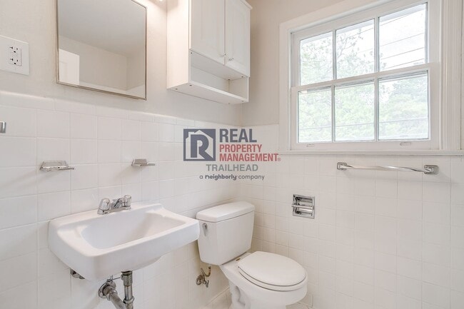 Building Photo - Spacious 3 bed 2 bath Monticello Duplex with Loft