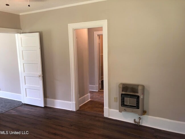 Building Photo - 495 Woodruff St