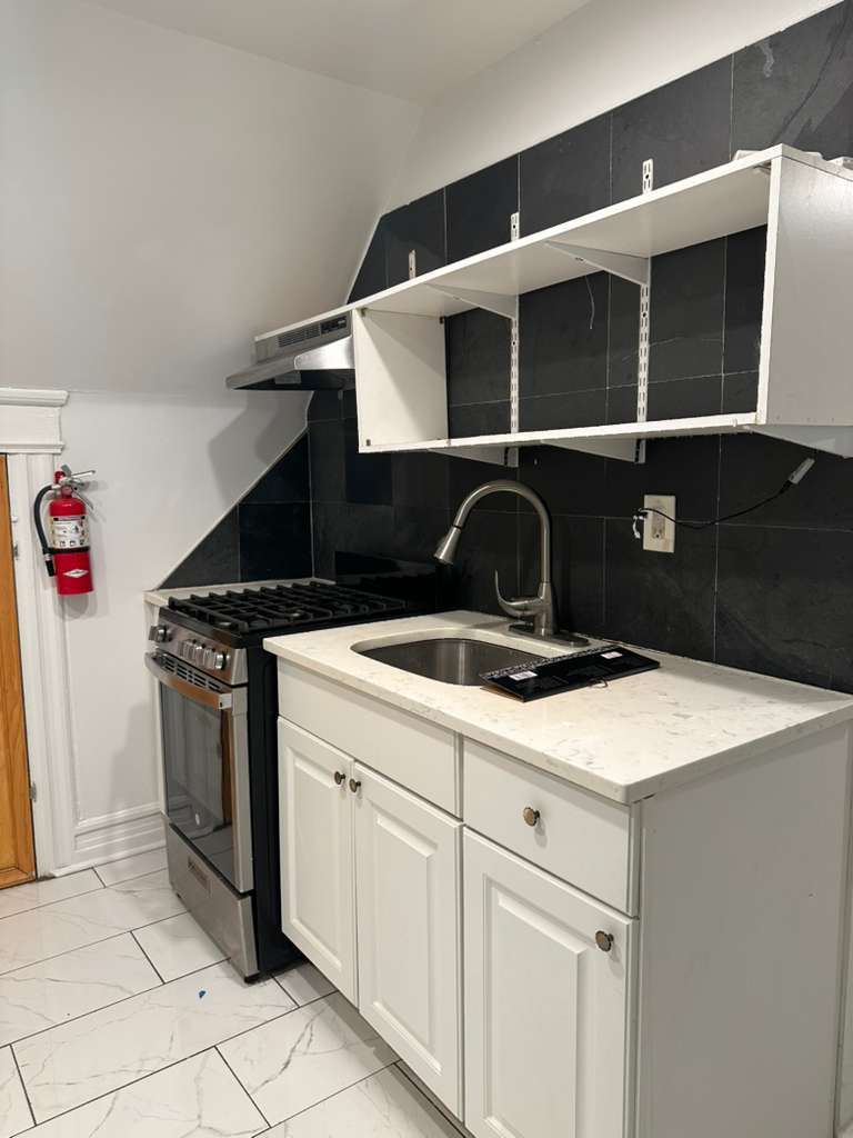 Building Photo - 305 Woodside Ave