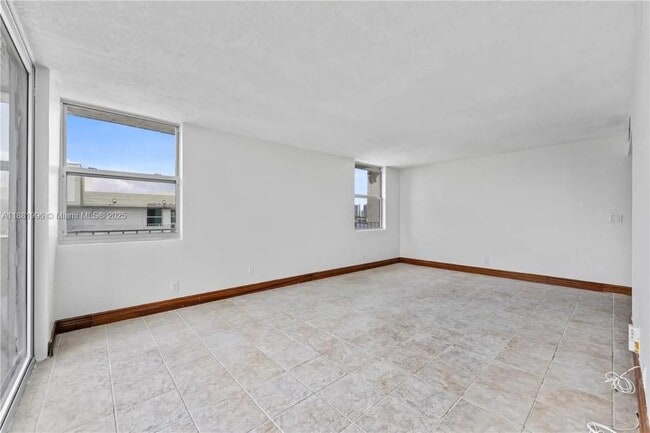 Building Photo - 16570 NE 26th Ave