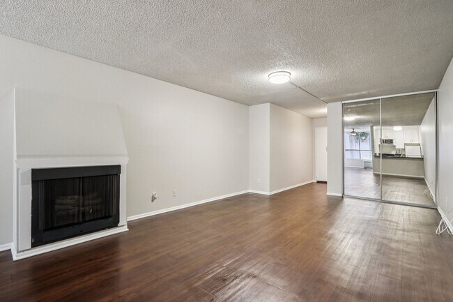 Interior Photo - 641 Gayley Ave